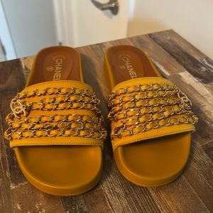CHANEL
Satin Canvas Chain Slides Sandals Flats 36 Marine